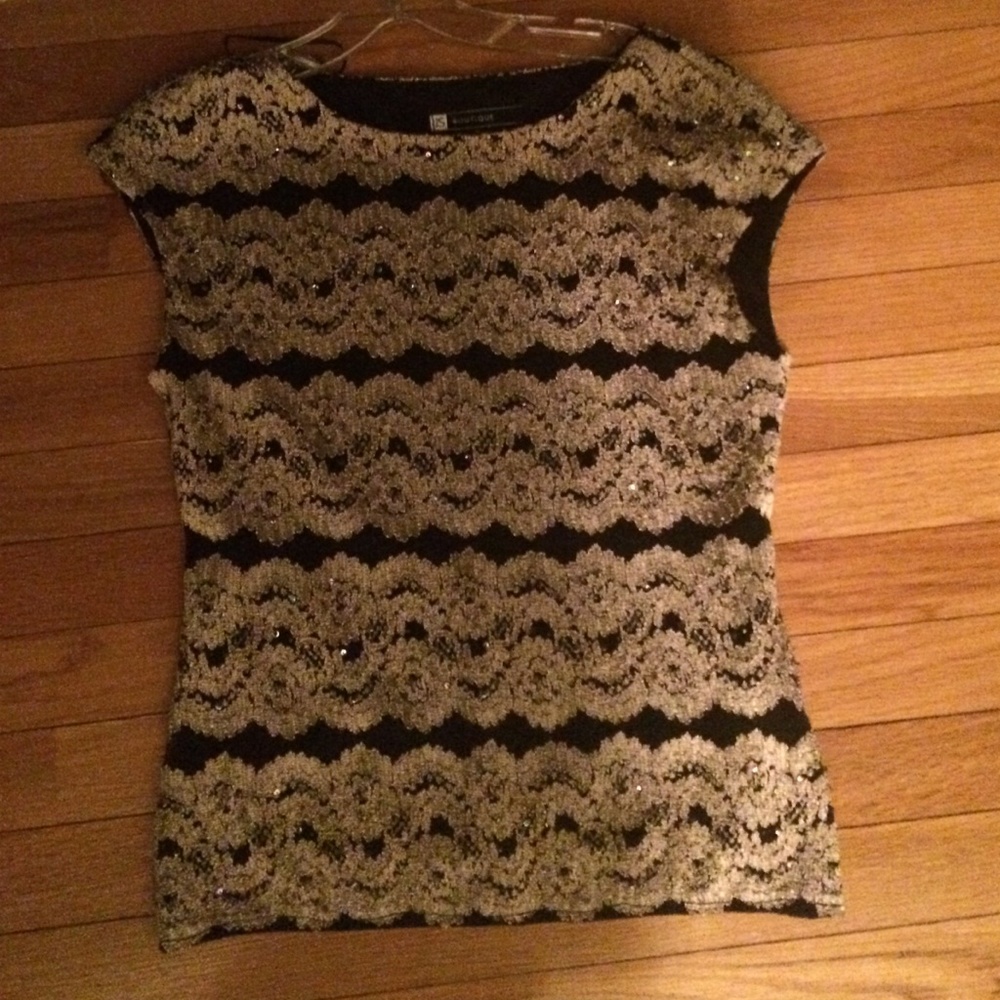 Pretty black and gold womens top. Size M